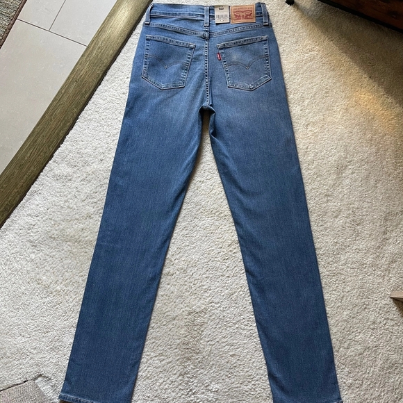 NWT Levi's 724 High Rise Straight Women's Jeans Size 28/32 - Picture 6 of 11
